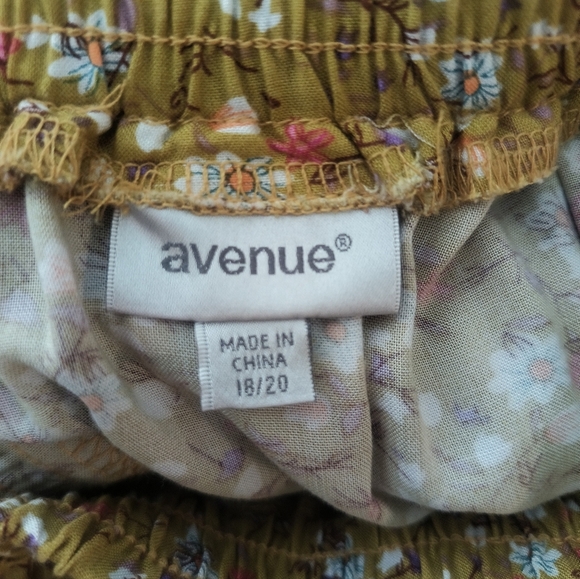 New Yellow Floral Skirt  / Size 2X - Picture 5 of 7